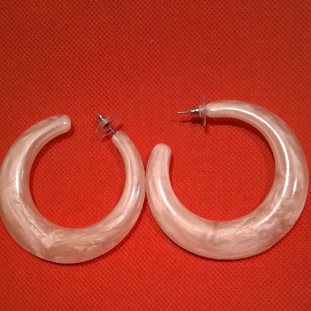Mud Pie Blush Acrylic Hoop Eerrings